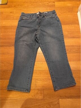 Nine West cropped medium washed capri jeans